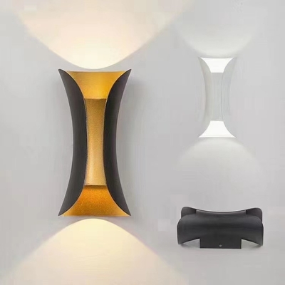 屋外のSconceランプの上下に現代10Wは装飾的な据え付け品の壁ライトを導いた