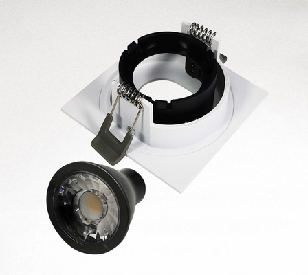 別荘のホテルのための楕円形Mr16 DownlightハウジングGu10の球根ハウジング